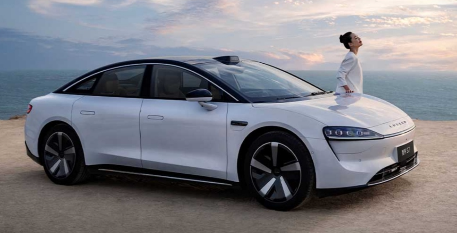 Huawei and Chery’s Luxeed S7 EV, competing with Tesla Model S, starts delivery to public 1 Huawei and Chery’s Luxeed S7 EV, competing with Tesla Model S, starts delivery to public - Huawei - News